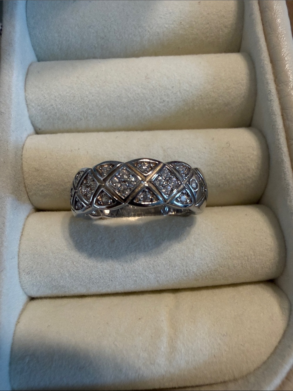 Diamond Accent White Gold Quilted Ring - White Gold Color